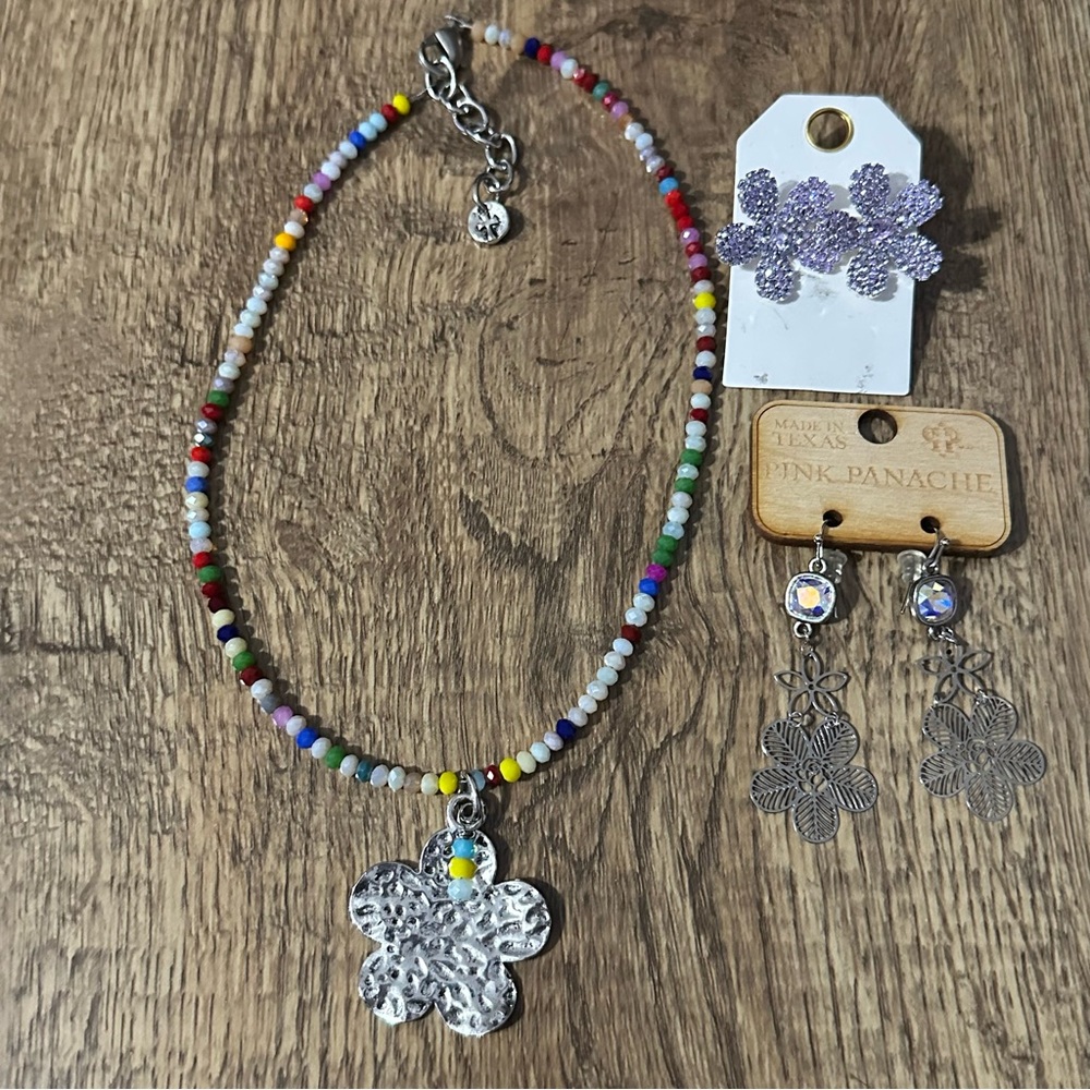 New silver hammered flower pendant necklace with 2 pair flower earrings